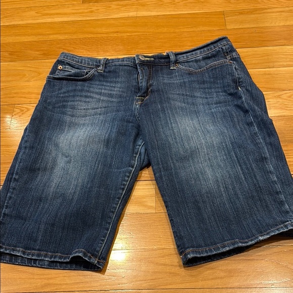 Lucky Brand Pants - Lucky Brand Women’s Bermuda jeans shorts size 14/32.